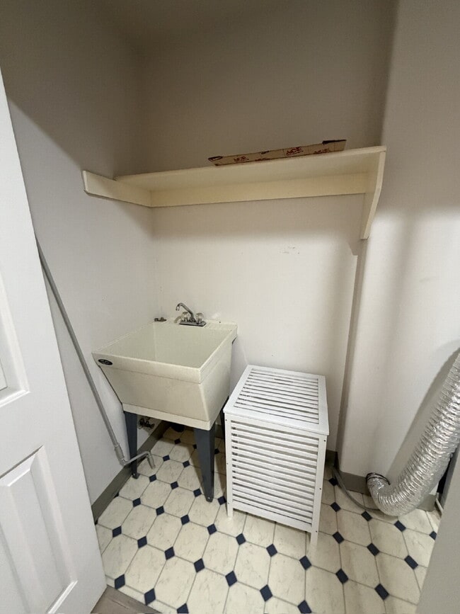 Building Photo - St. Johns 2-bedroom Condo