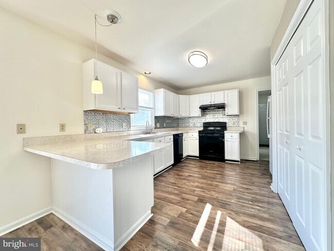 Building Photo - 8337 Colony Cir