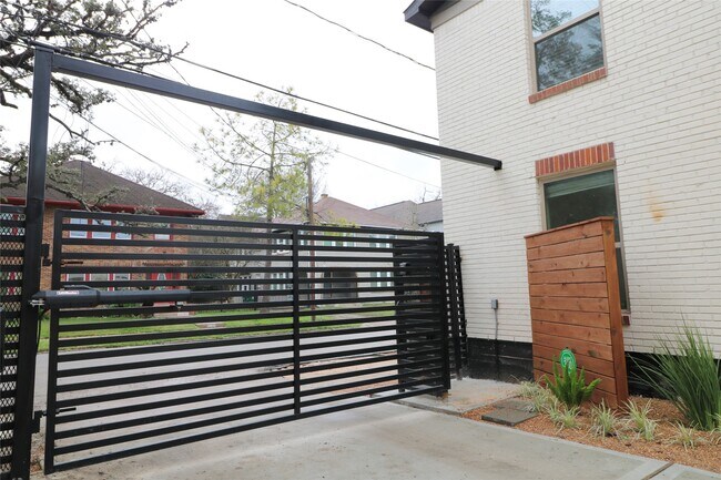 Building Photo - 1802 Arbor St