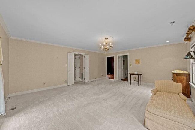 Building Photo - 221 Magnolia Ln