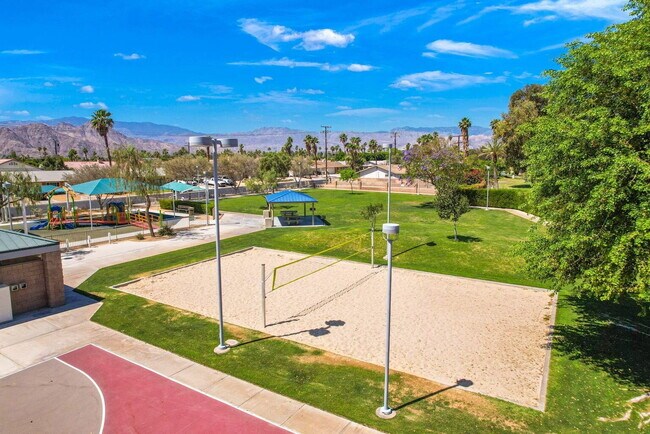 Building Photo - 2-Bedrooms and 2-Bathrooms Home Palm Desert