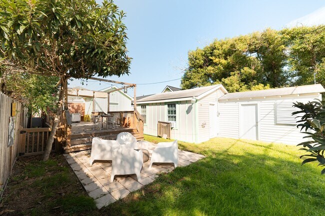 Building Photo - 3715 Avenue S 1/2