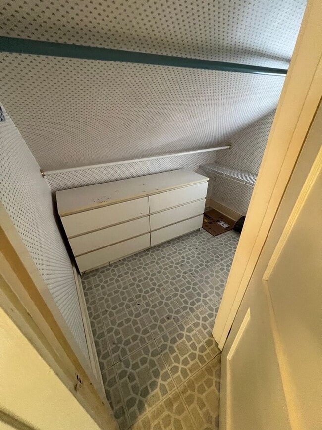 Building Photo - Beautiful 4 BR Brick Cape Cod in Lancaster!