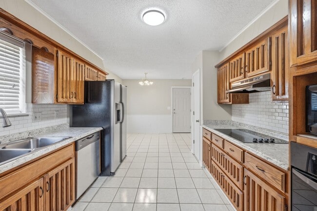 Building Photo - 7500 S Fern Ave