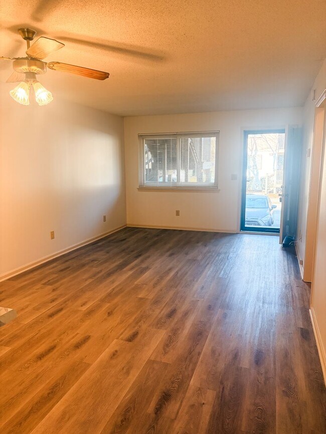 Building Photo - 51 Candlewyck