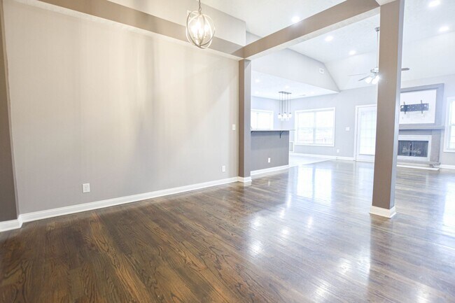 Building Photo - Pet Friendly Four Bedroom!