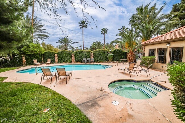 Building Photo - 3135 S Mojave Rd