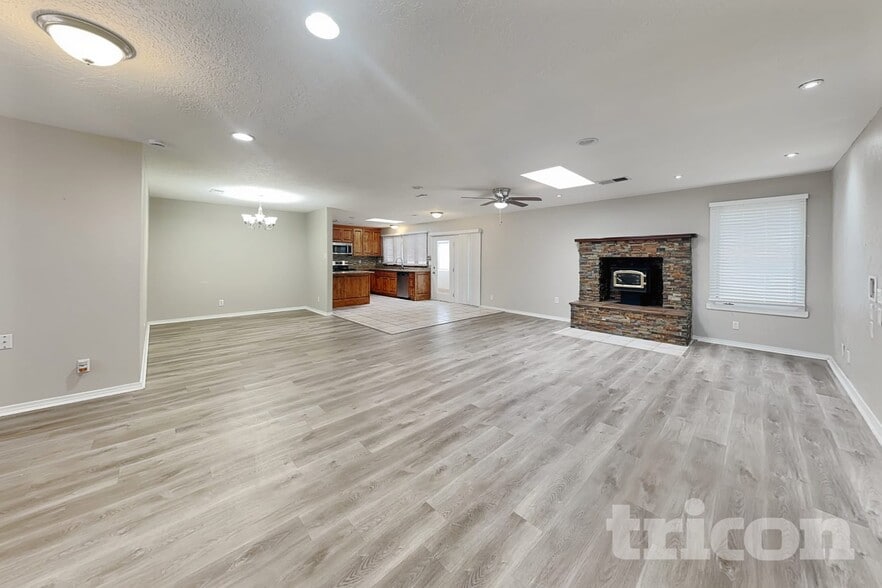 Building Photo - 1416 Nemesia Pl NE