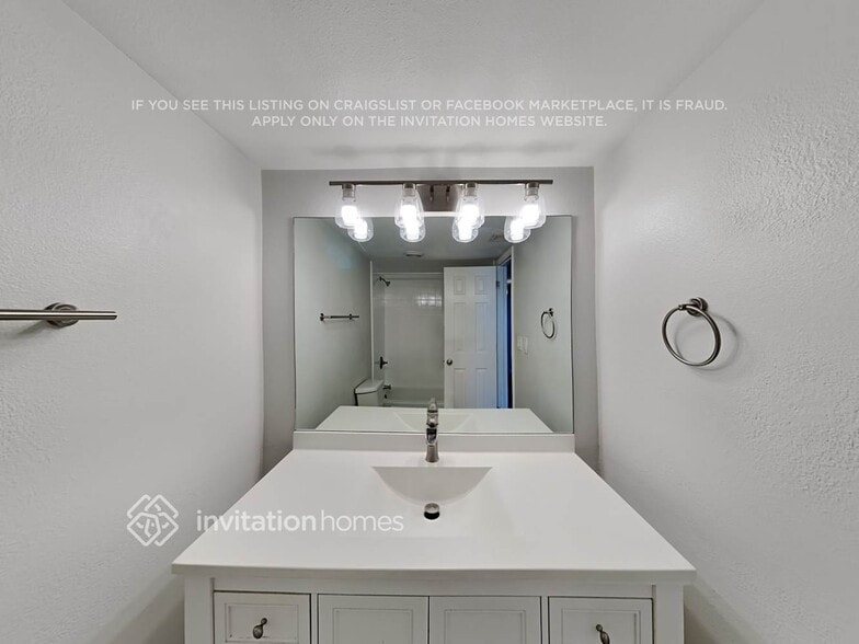 Building Photo - 2520 S Los Feliz Dr