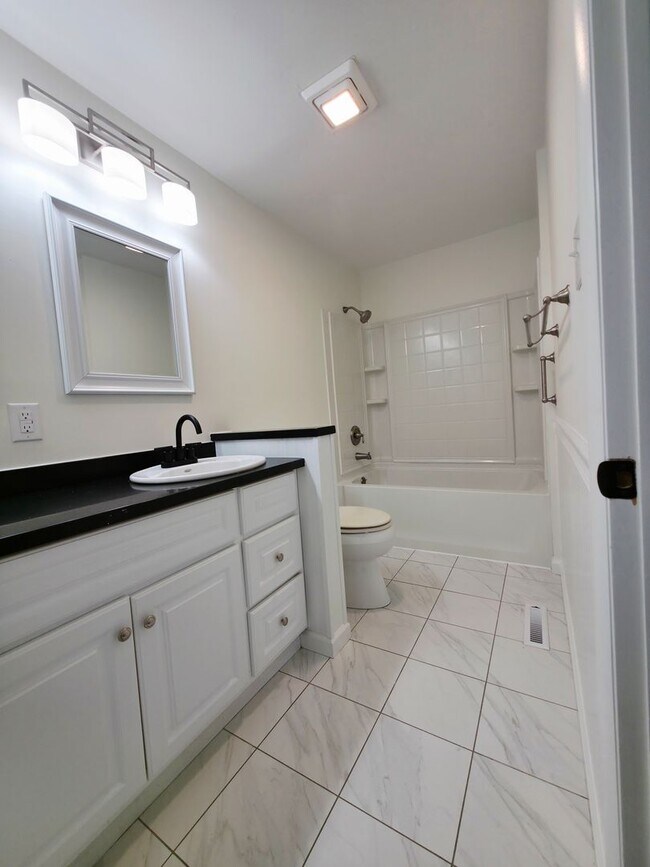 Building Photo - 3 Bed 1 Bath in Rochester PA
