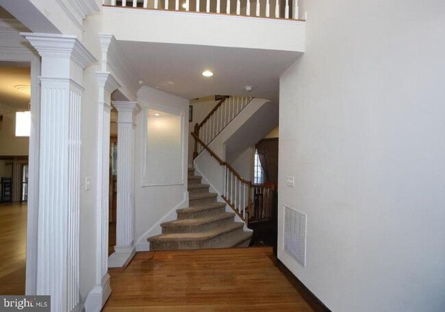 Building Photo - 612 Samantha Ct