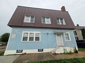 Building Photo - 408 Huron St