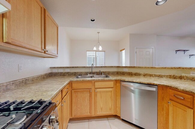 Building Photo - 6800 Vista Del Norte Dr NE