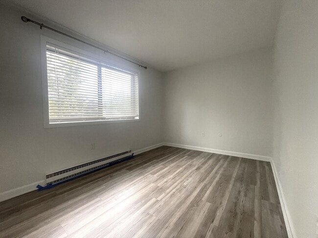 Building Photo - Recently updated 2 bedroom condo in charmi...