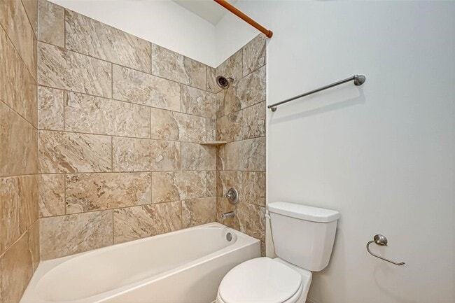 Building Photo - 28214 Evergreen Cove Ln