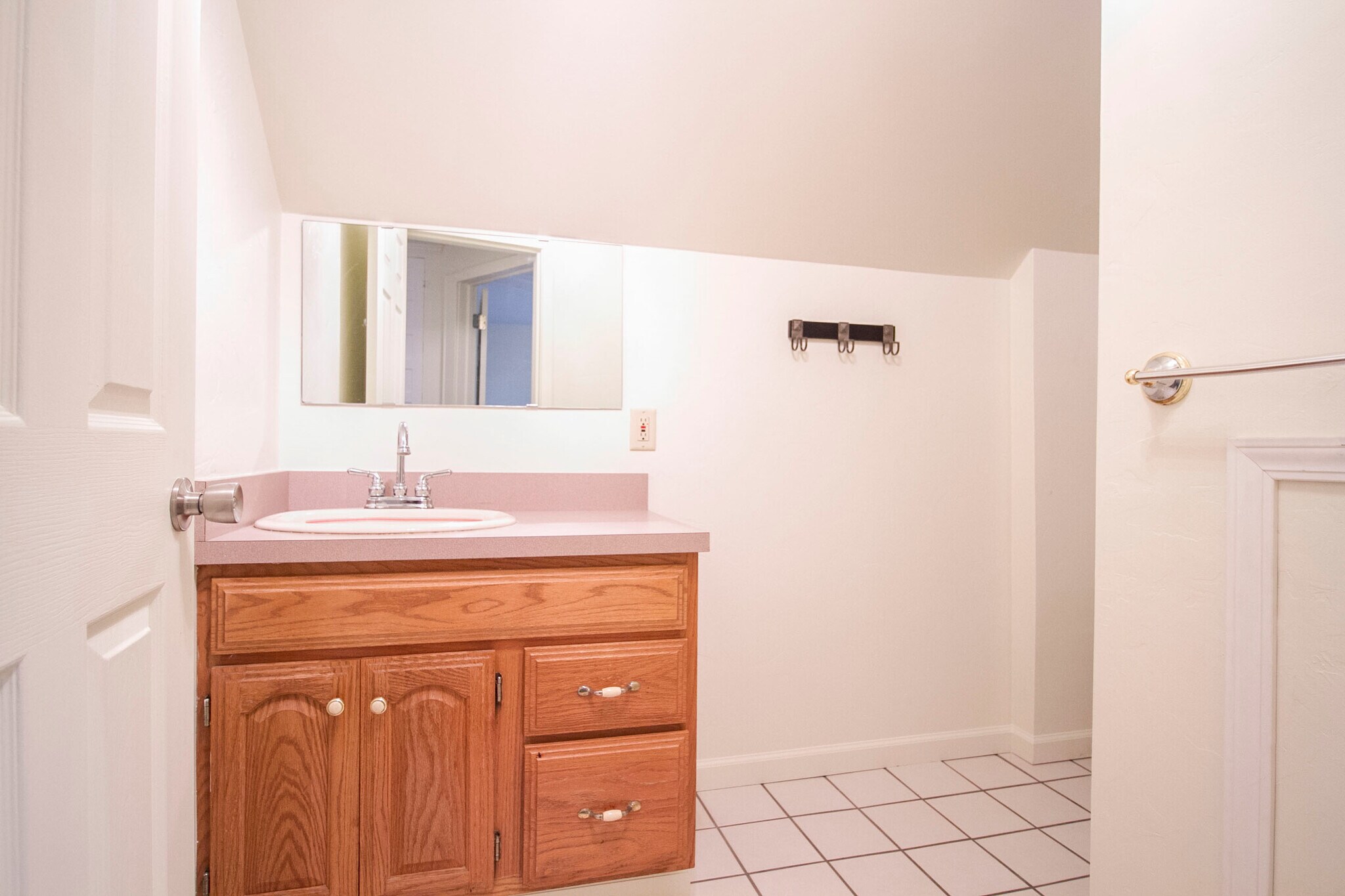 Building Photo - 4122 Fairview Dr