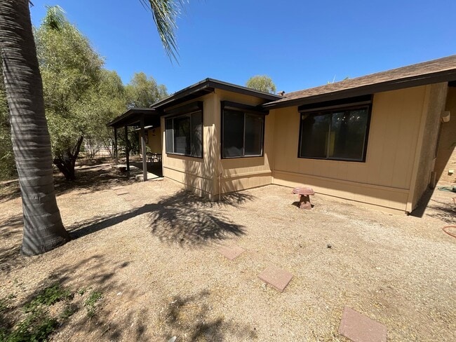 Building Photo - Great Northwest location Magee & La Canada
