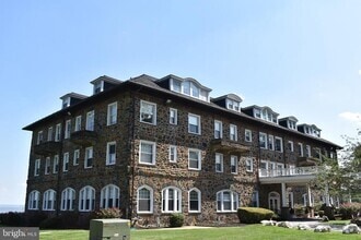 Building Photo - 300 Commerce St