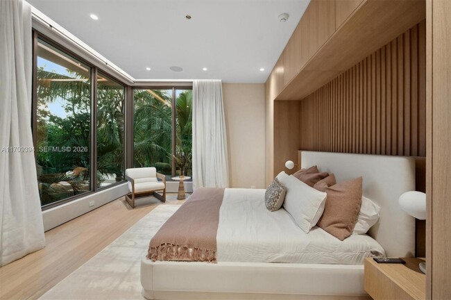 Building Photo - 424 W Rivo Alto Dr