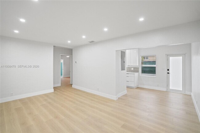 Building Photo - 550 NE 68th St