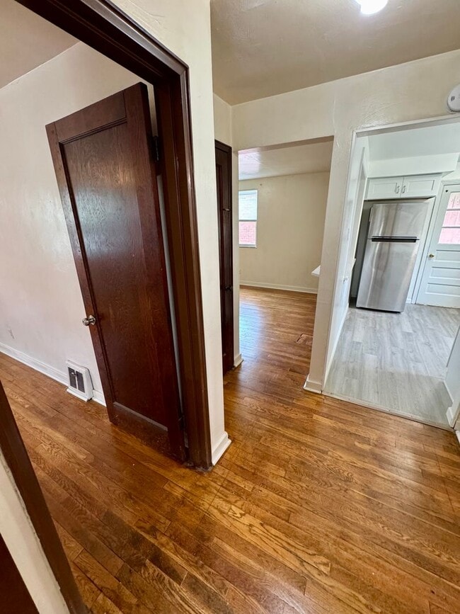 Building Photo - Charming 4 Bed 1.5 Bath house with BRAND NEW KITCHEN!!!