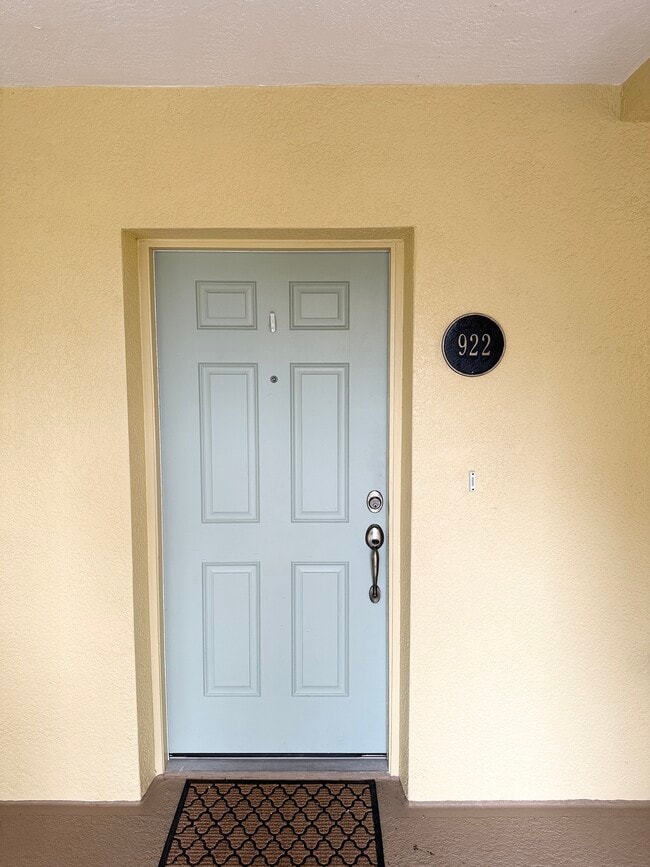 Building Photo - 900 Canopy Walk Ln