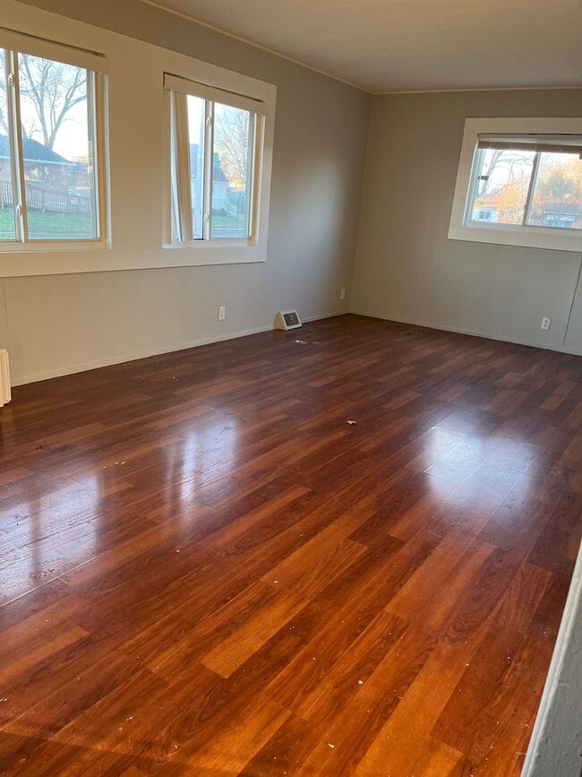 Building Photo - 3 Bed 1.5 Bath Single Family Home in North...