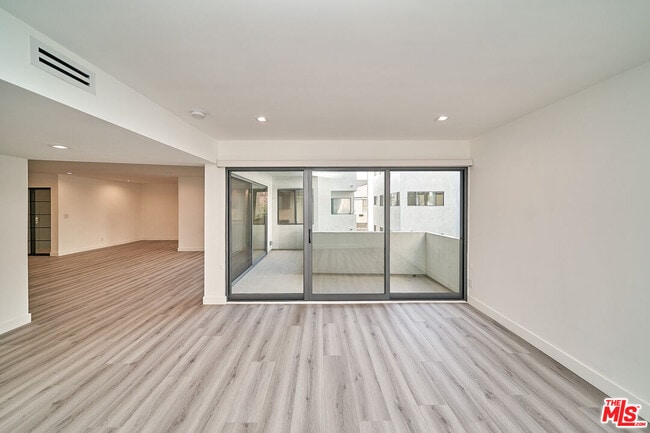 Building Photo - 145 S Maple Dr