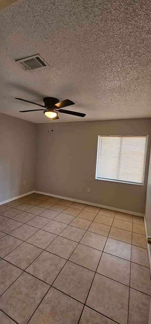 Building Photo - NEWLY REMODELED!  2 BED / 1 BATH / 1 CAR GARAGE (CASSELBERRY)