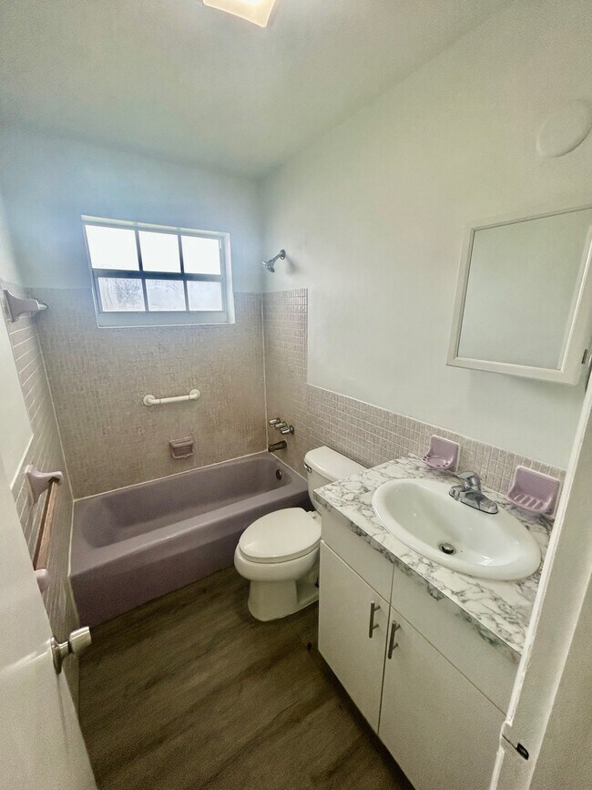 Building Photo - 7511 Venetian St