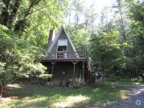 Building Photo - $1,800 - 2 Bedroom / 1.5 Bath Unfurnished ...