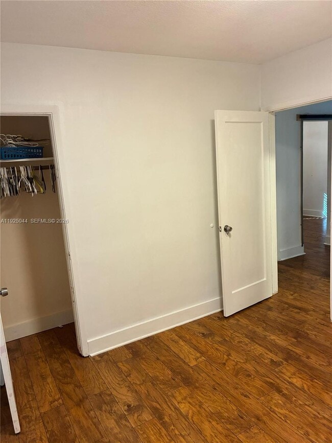 Building Photo - 705 E 9th Ct