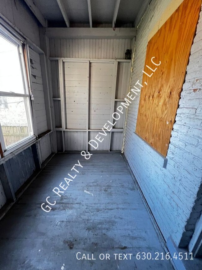 Building Photo - 1439 N Artesian Ave