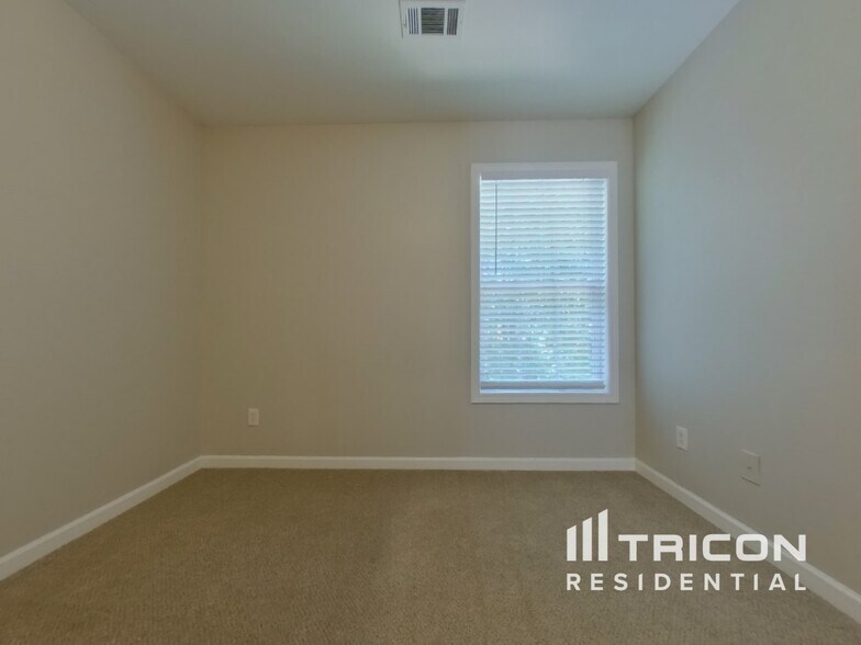 Building Photo - 359 Oakhaven Way