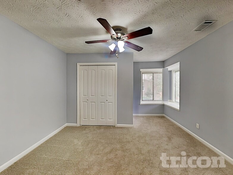 Building Photo - 718 Post Rd Ln