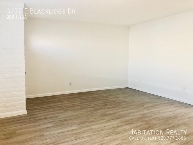 Building Photo - Beautifully renovated 2bd/1ba in Central T...