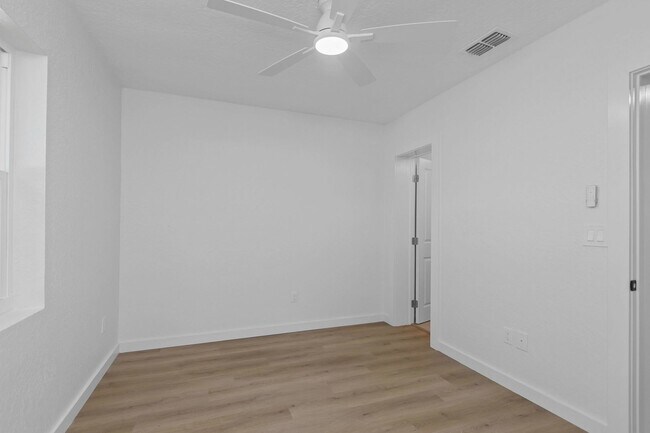 Building Photo - 2710 Boca Ciega Dr N