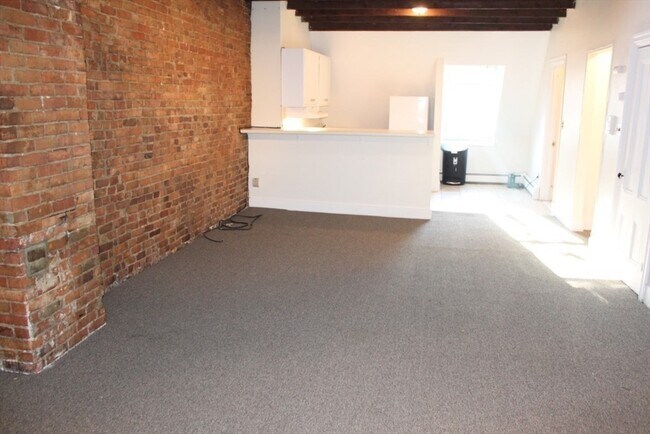 Building Photo - 19 E Springfield St