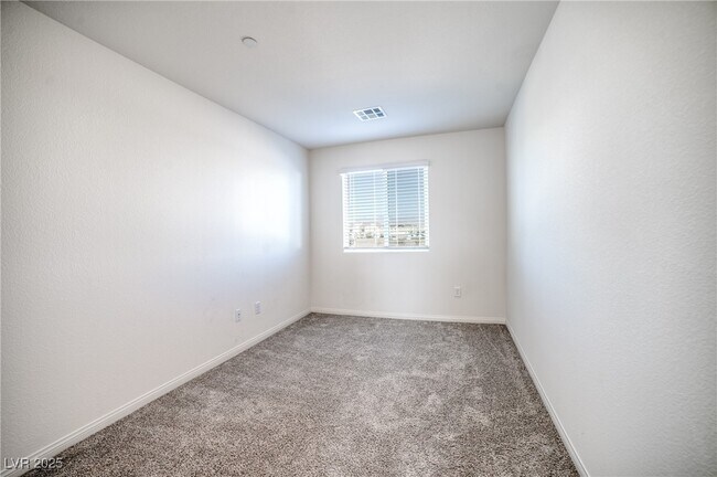 Building Photo - 6832 Sunflower Flds St