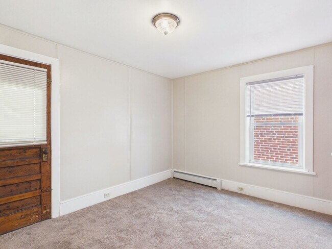 Building Photo - 3 Bedroom House in Harrisburg