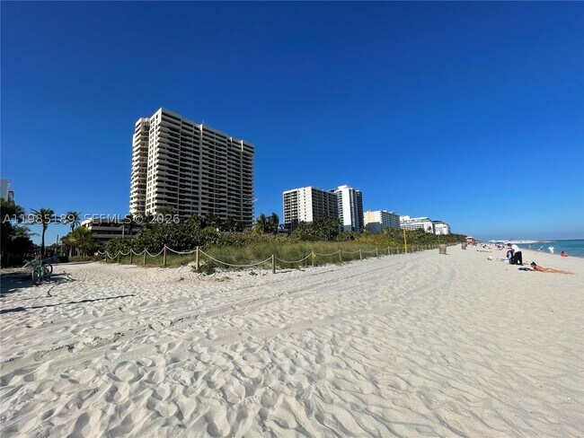 Building Photo - 2555 Collins Ave