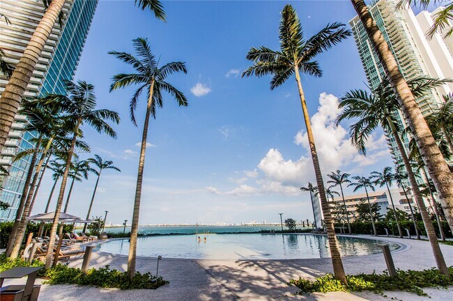 Building Photo - 650 NE 32nd St