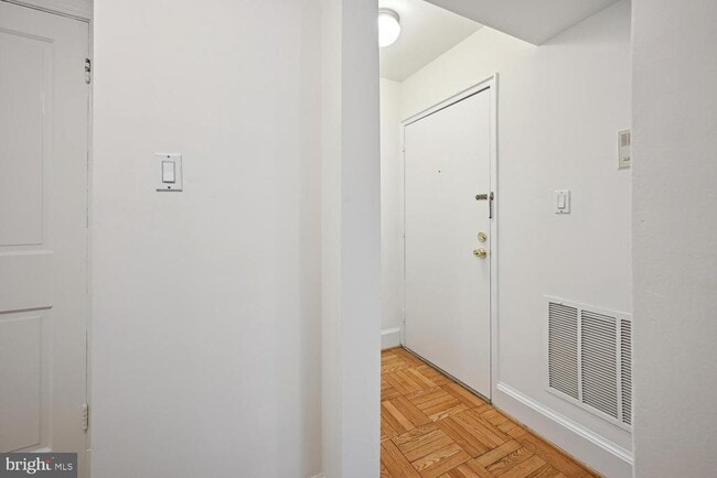 Building Photo - 2727 Ordway St NW