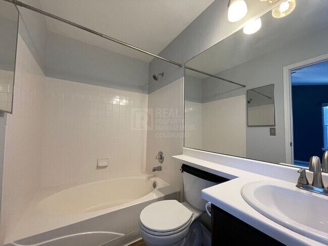 Building Photo - 16299 Blueleaf Pl