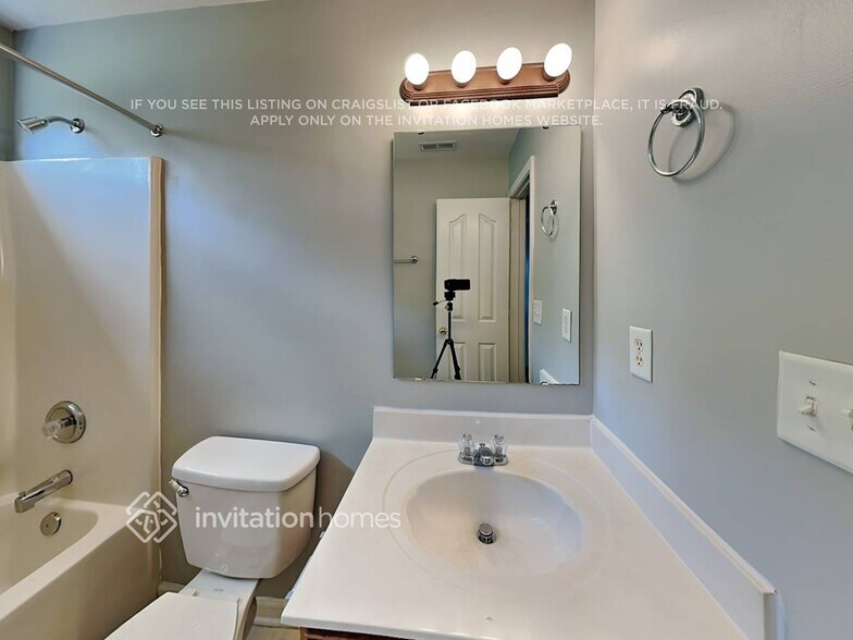 Building Photo - 3013 Saphire Ln