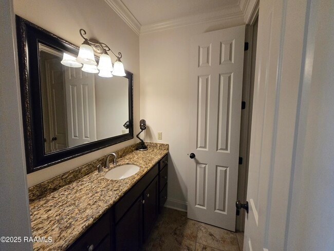 Building Photo - 208 Traditions Dr