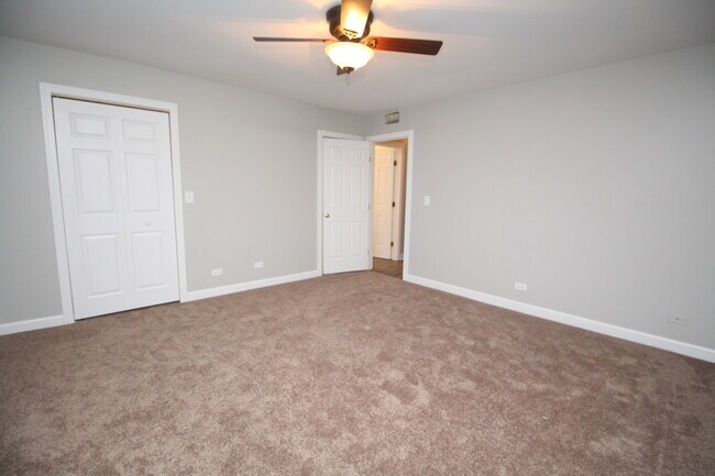 Building Photo - 698 Fieldcrest Dr