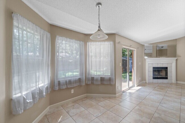 Building Photo - 7968 Lola Cir