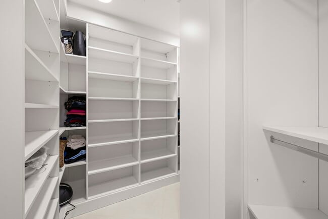 Building Photo - 2900 W Bay to Bay Blvd