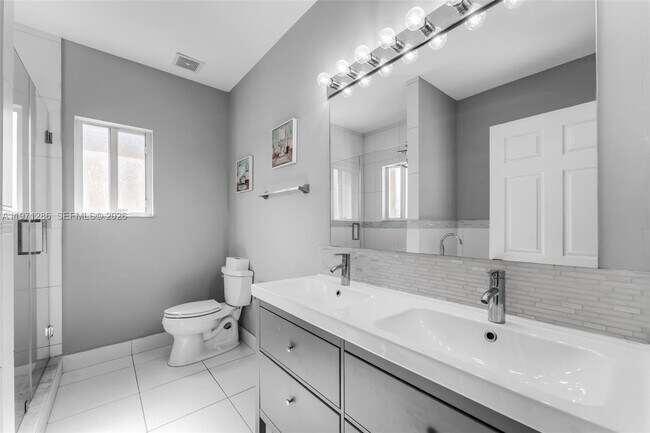 Building Photo - 239 SE 31st Terrace